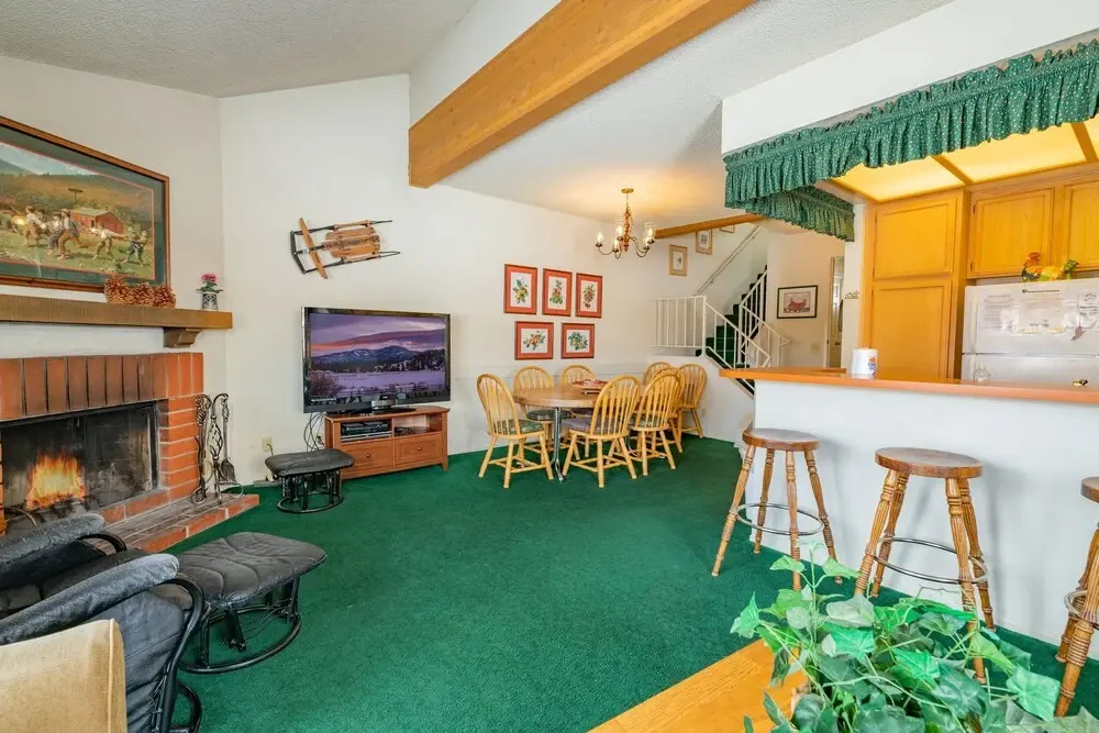 Mountain Haven Condo - Walking Distance To The Lake And The Marina! Board Games! 3 Bedroom Condo