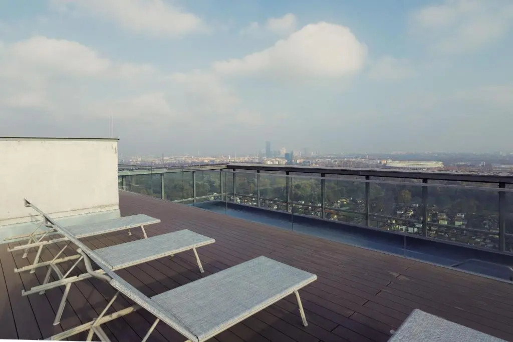Triiiple Suites Level 21 mit Balkon und Tiefgarage