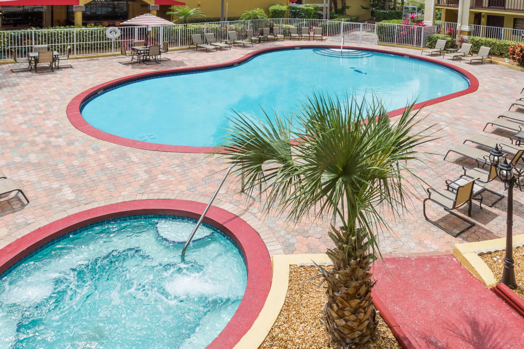 Holiday Inn & Suites Boca Raton - North
