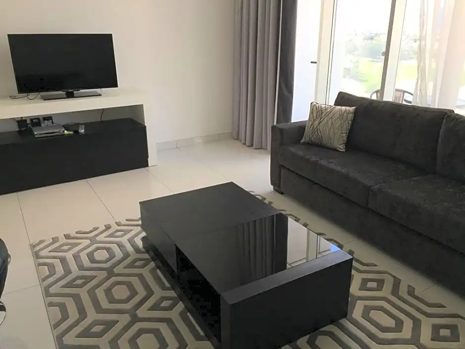 Espace Holiday Homes - Giovanni Boutique Suites 6