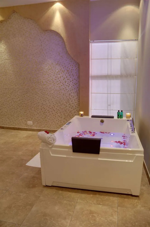 Boutique 7 Hotel and Suites