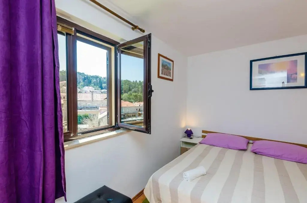 Apartments & Rooms Mihajica