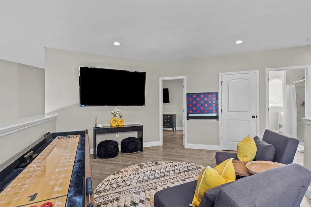 4700 West End Whimsy