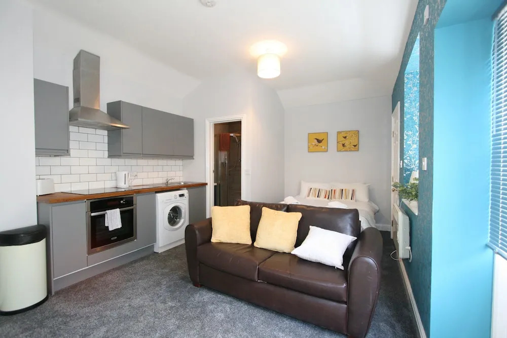 Central Serviced Apartments by Roomsbooked