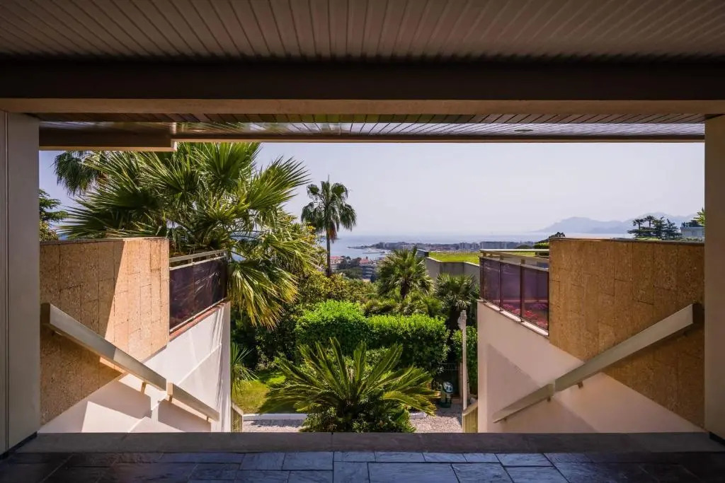 SERRENDY 100m APARTMENT TERRACE VIEW OF THE SEA SWIMMING POOL