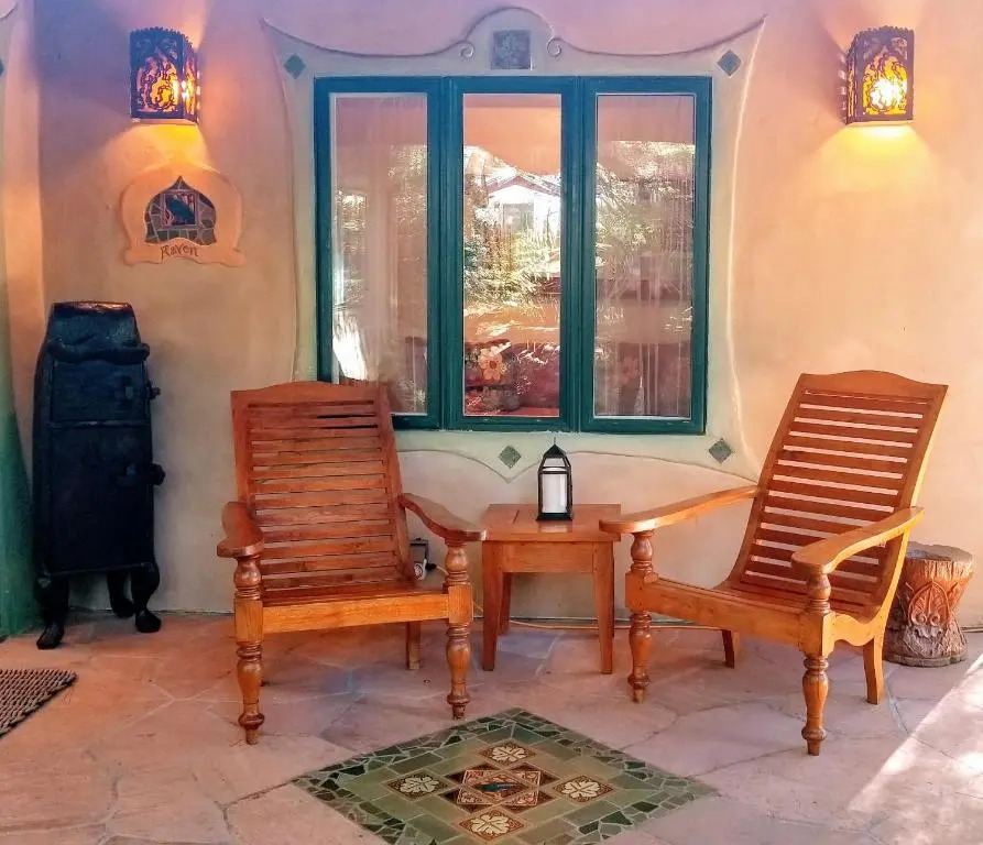 The Emerald Iguana Inn