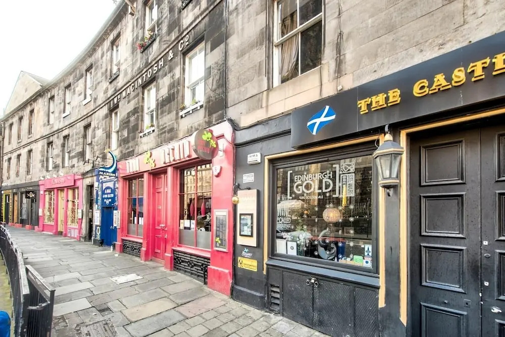 Lovely 2Br Home Next To The Castle