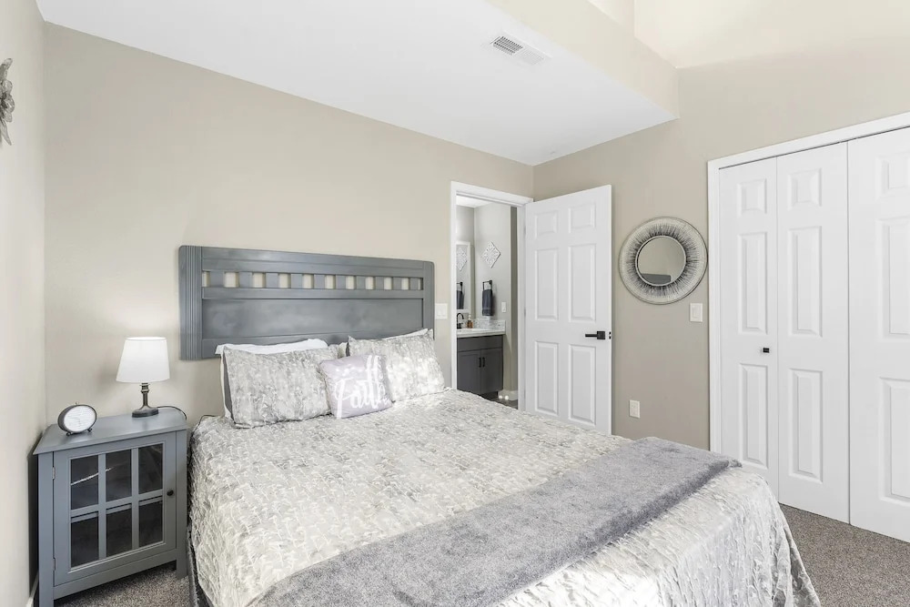 Adorable Fall Creek Condo - 10 Min to Table Rock!
