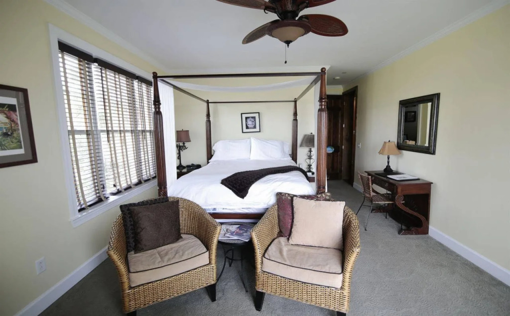 Waters Edge Inn