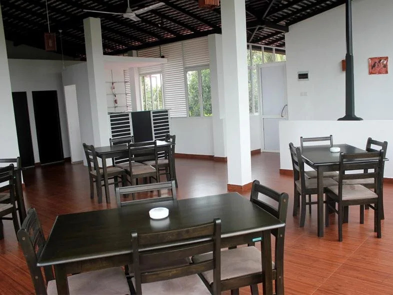 Tharusha Hotel