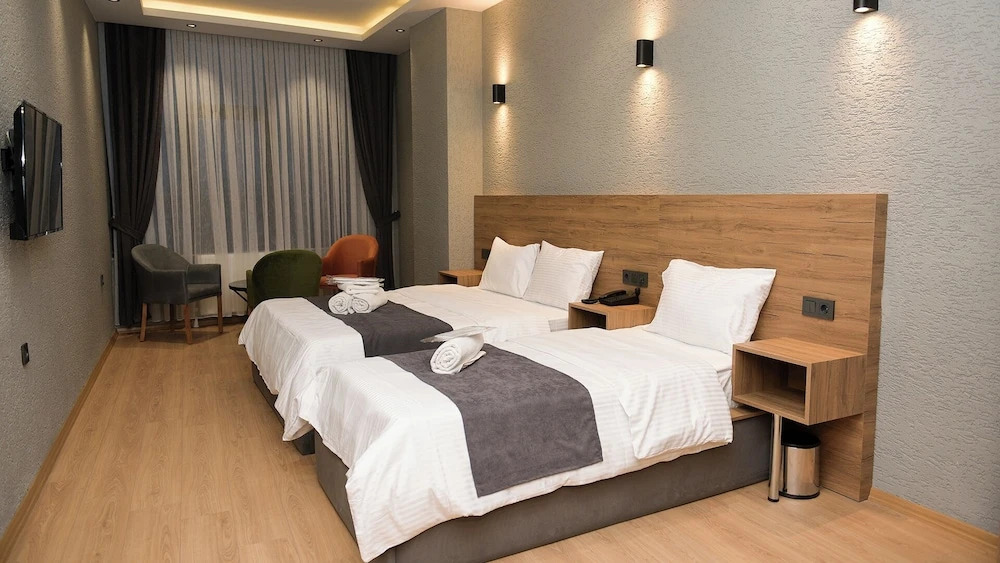 Daymonth Hotel