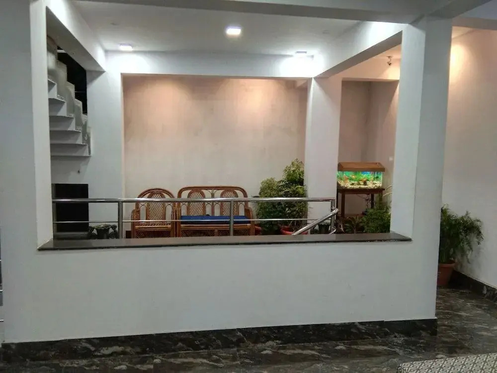 Hotel Hilltop International