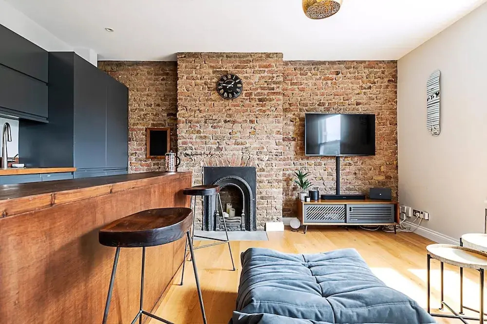Rustic and Contemporary Haven in Brixton