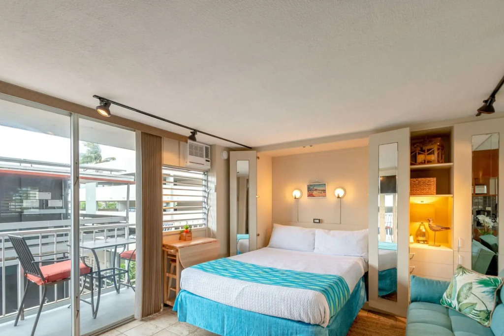 Lewers Street - Suite 401