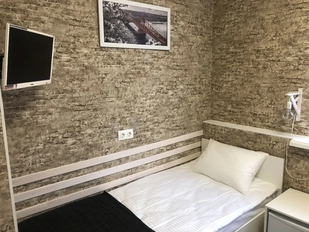 L-hotel