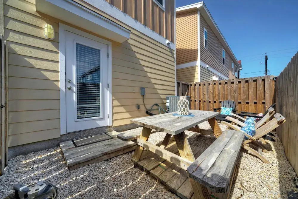 2 Blocks to the Beach, Patio, Resort Pool w/ Slide Tranquil Tides by Avantstay