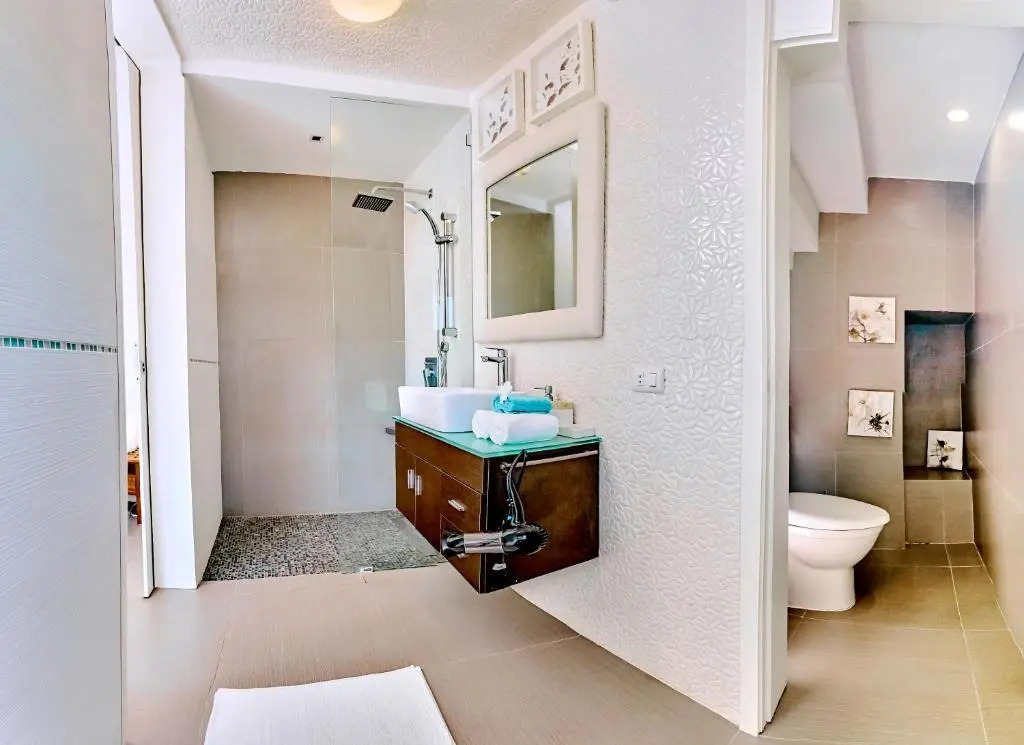 Incredible 4BR Beachfront Penthouse with Ocean View