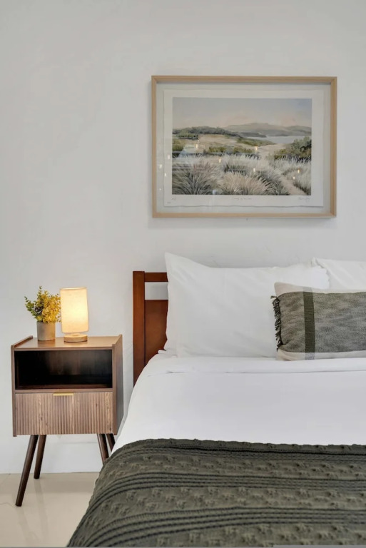 Spacious Stylish 2BR Retreat Near Victoria Park