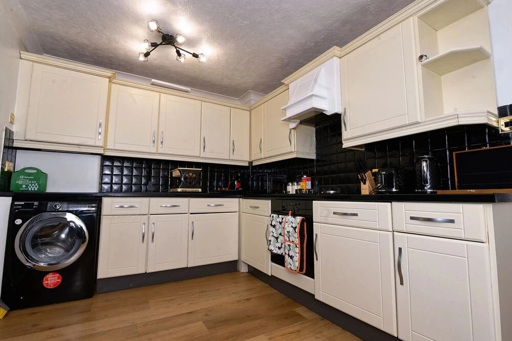 25 Mins to CL! London Amazing 2bedhome Sleeps 1-5