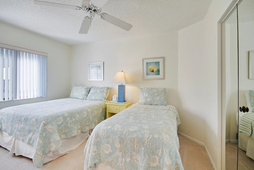 Land's End 401 Building 8 Corner Unit / Beachfront Condo!