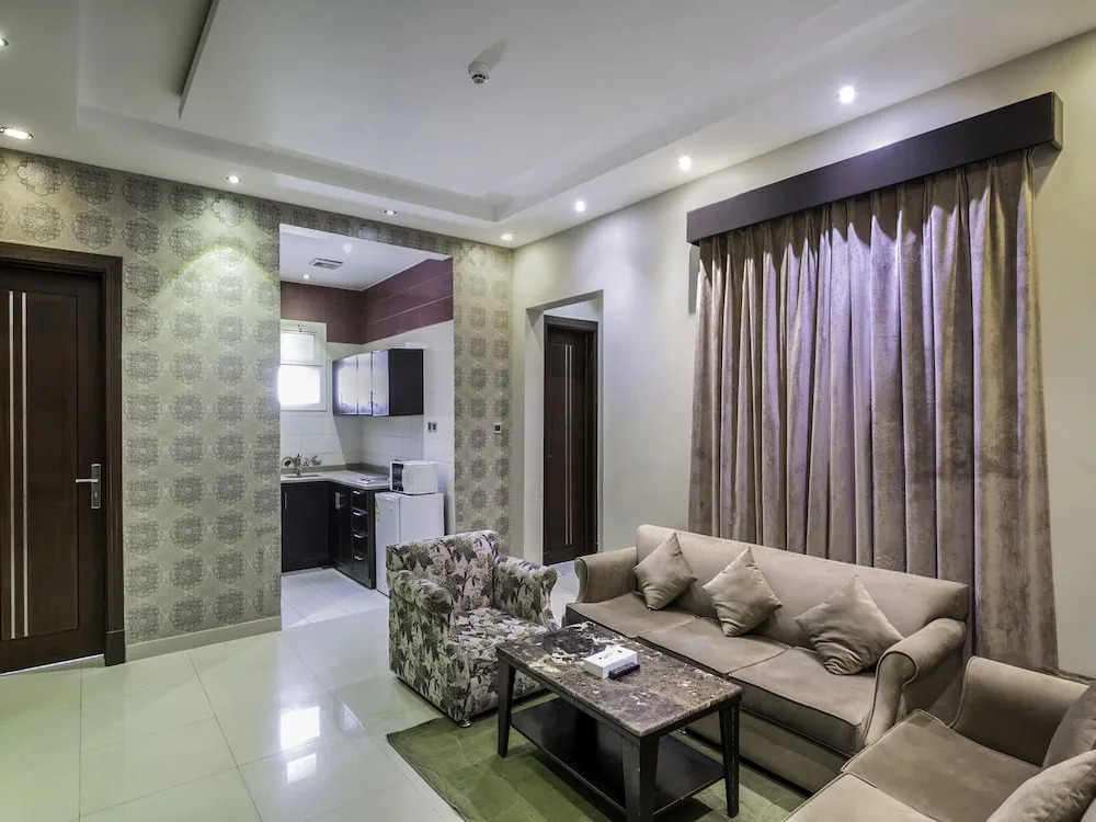 OYO 160 Dotel Suites