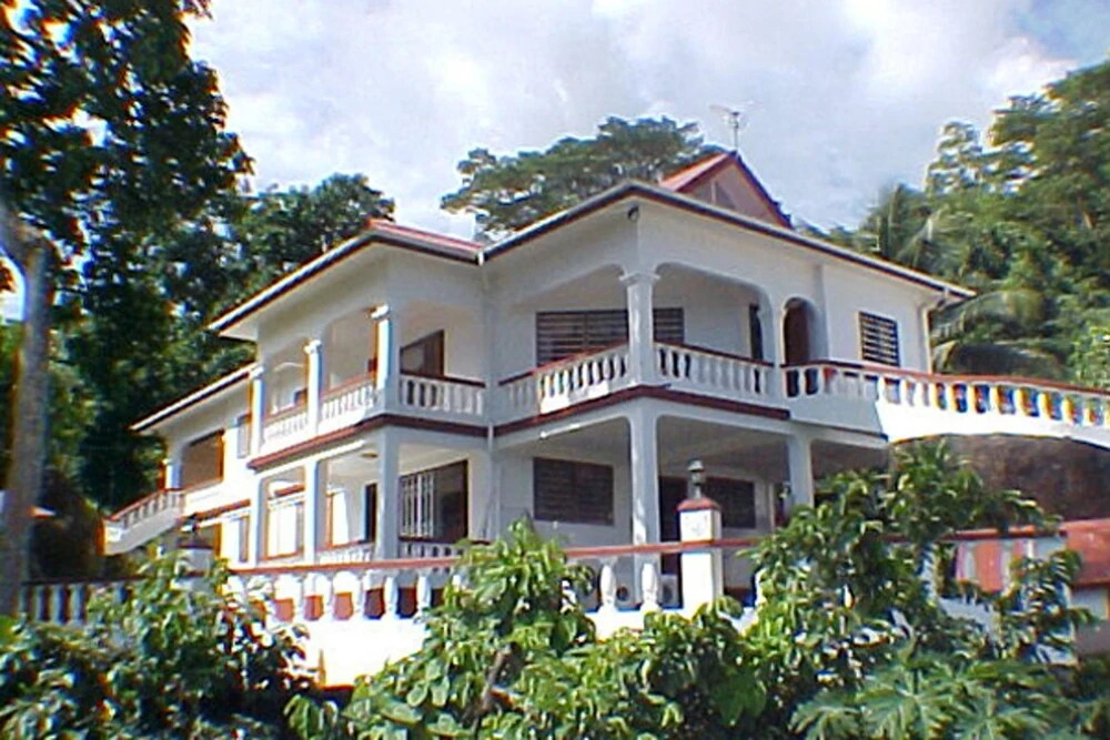 Studio in Mahe, With Wonderful sea View, Furnished Terrace and Wifi -