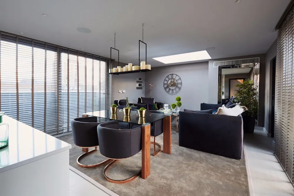 4 Bedroom House with Private Roof Terrace Sleeps 7