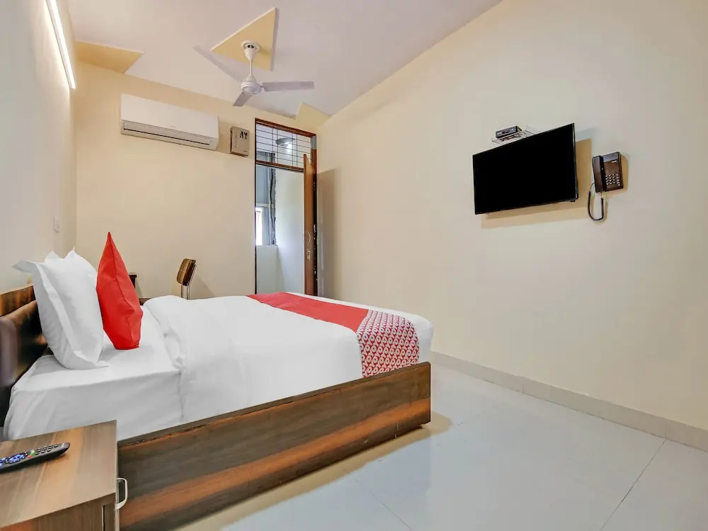 OYO Flagship 39564 Shiv Hotel