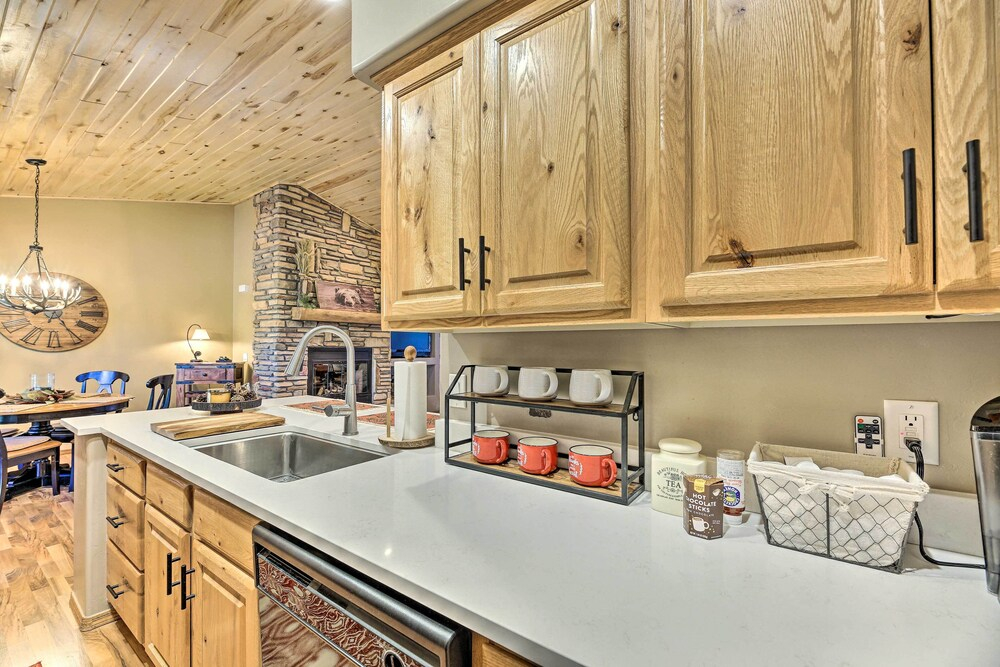 Peaceful Pines Cabin ~ 3 Mi to Fool Hollow Lake!