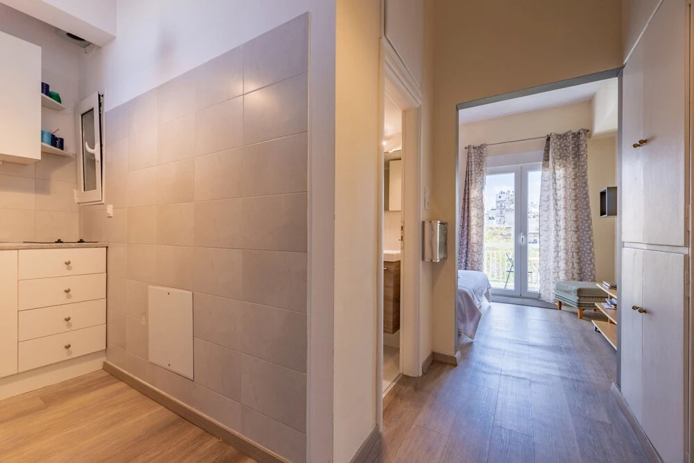Renovated 3rd Floor Appartment