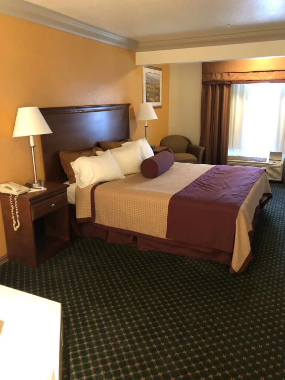 Cloverdale Wine Country Inn & Suites