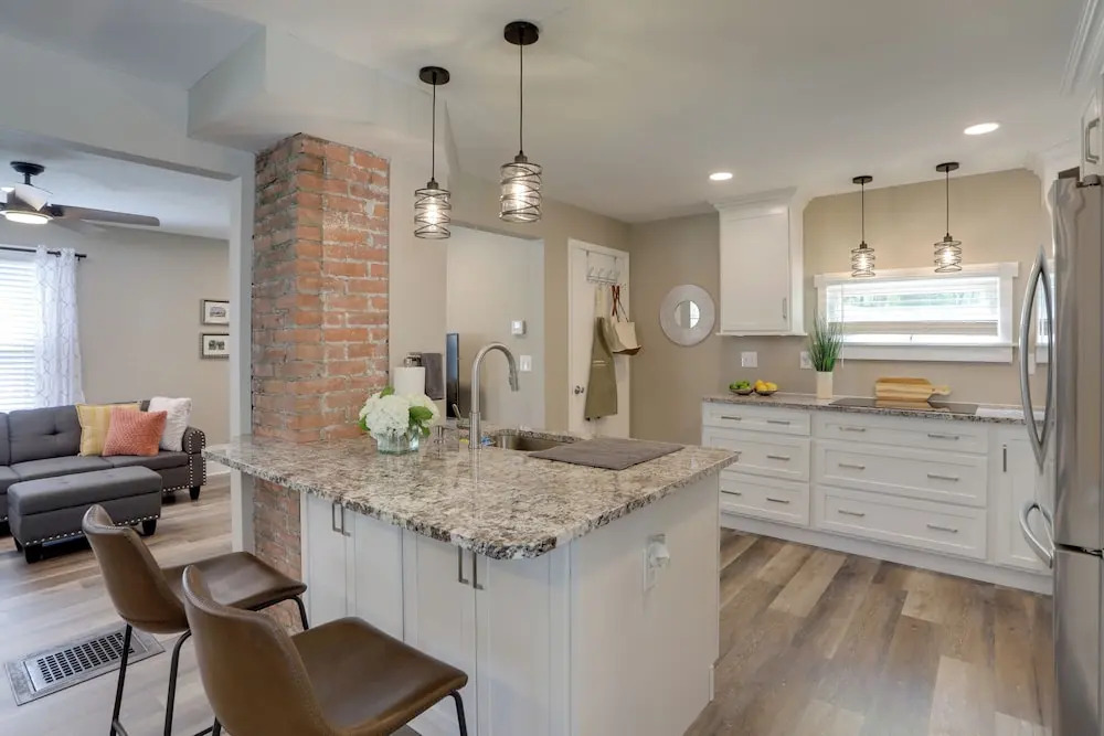 Welcoming Willoughby Home: 1 Mi to Historic Dtwn