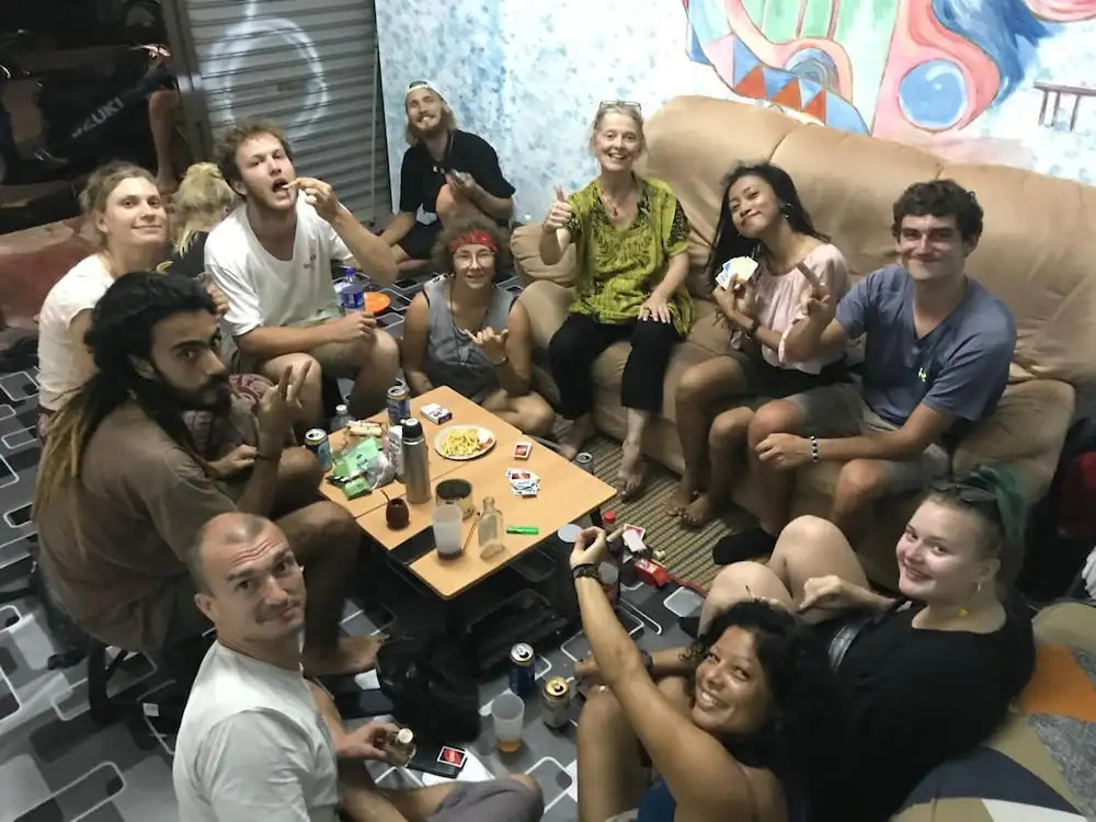 B&L Islanders Inn - Hostel