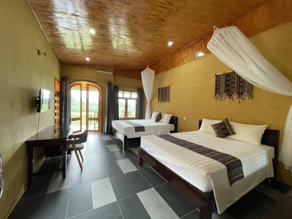Sky Bay Lodge