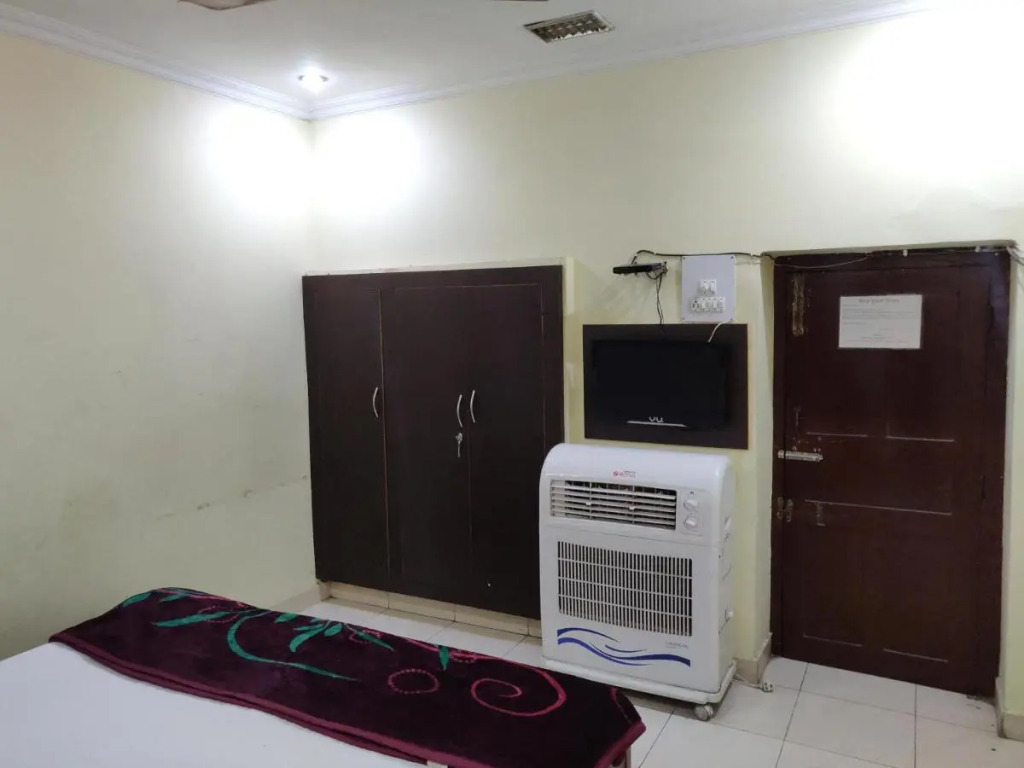 Roop Guest House
