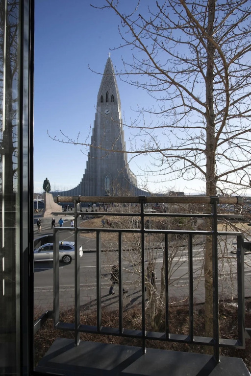 Thomsen Apartments