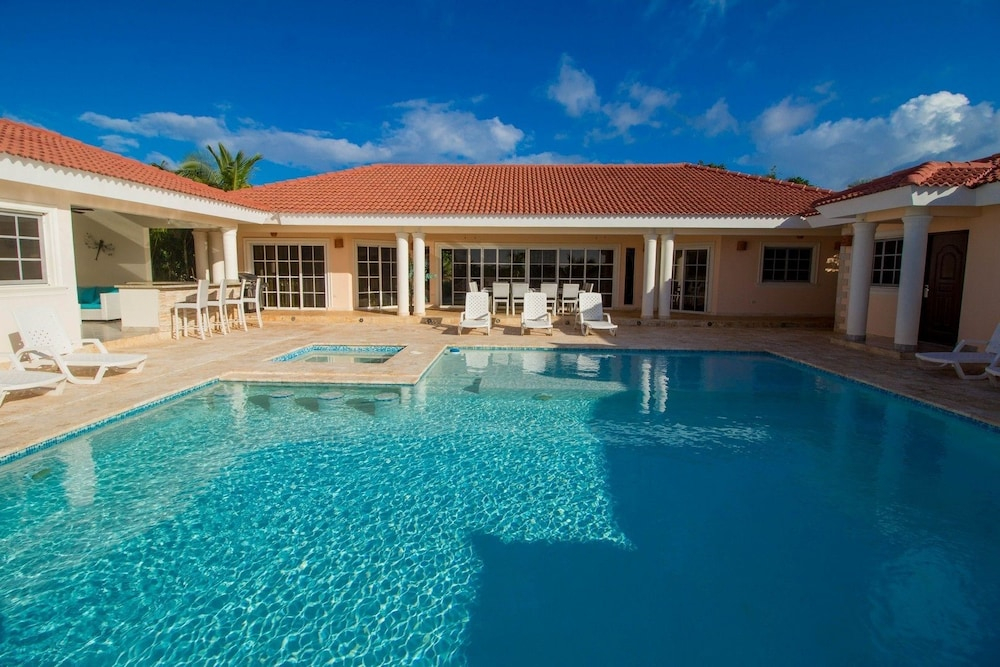 6 Bedroom Villa With an Ocean View