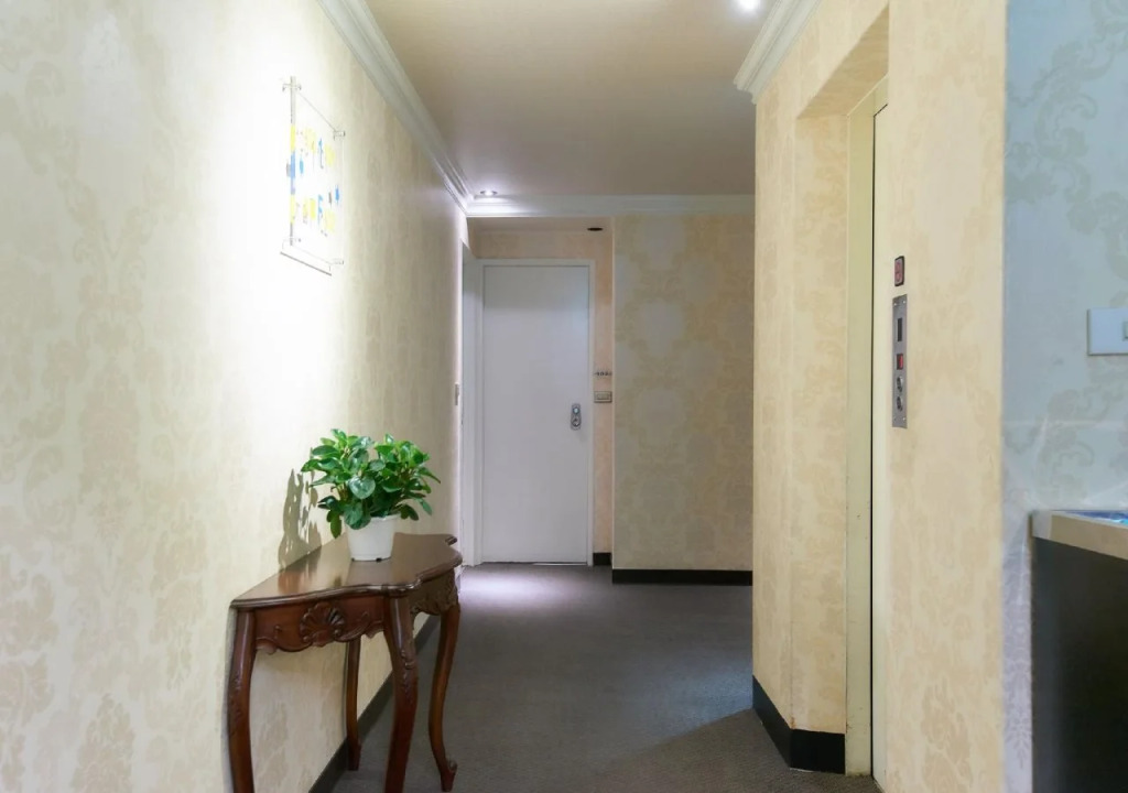 Good Life Hotel