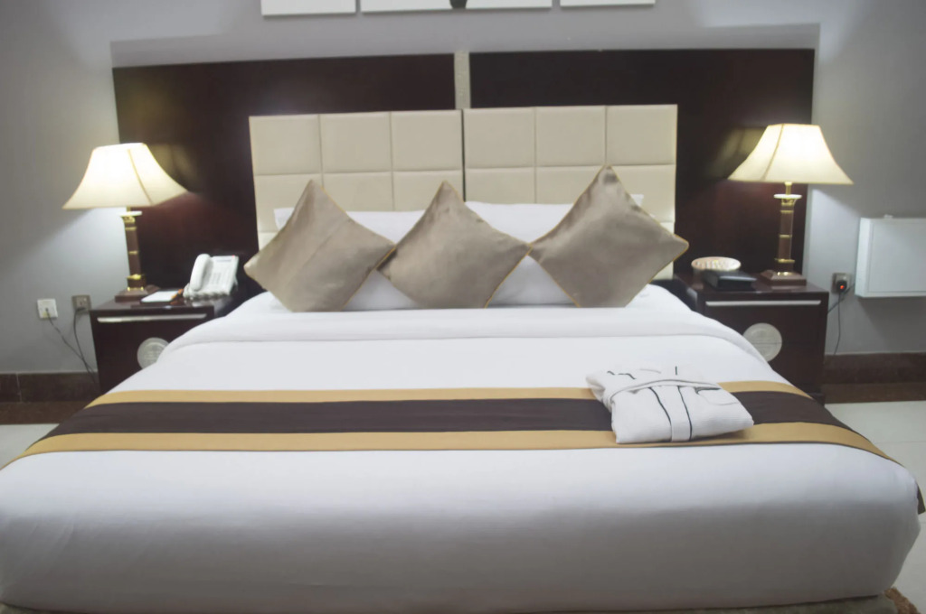 GrandBee Suites