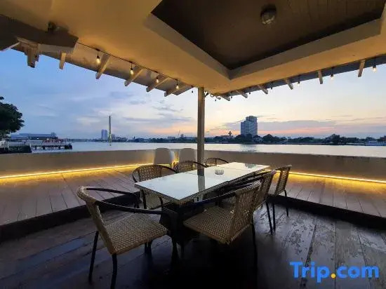 Chao phraya riverfront house Baan Rimphraya