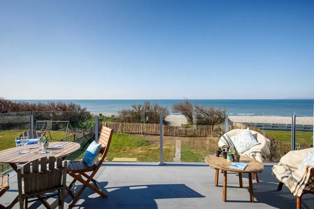 Bright & Dreamy On the Beach Garden & Balcony