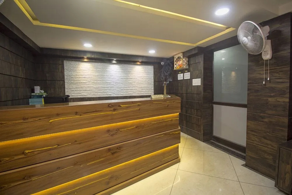 OYO 25007 Hotel Royal Garden