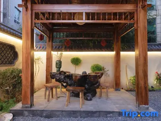 Floral Hotel·Maple Forest Chinese Inn (China Ceramics Museum)
