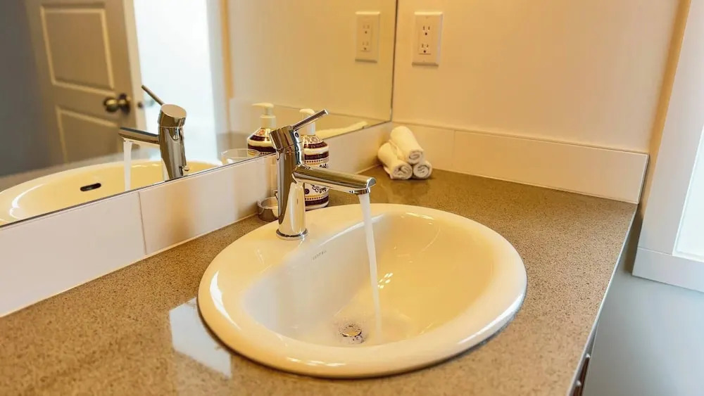 3BR Family House in NE Edmonton
