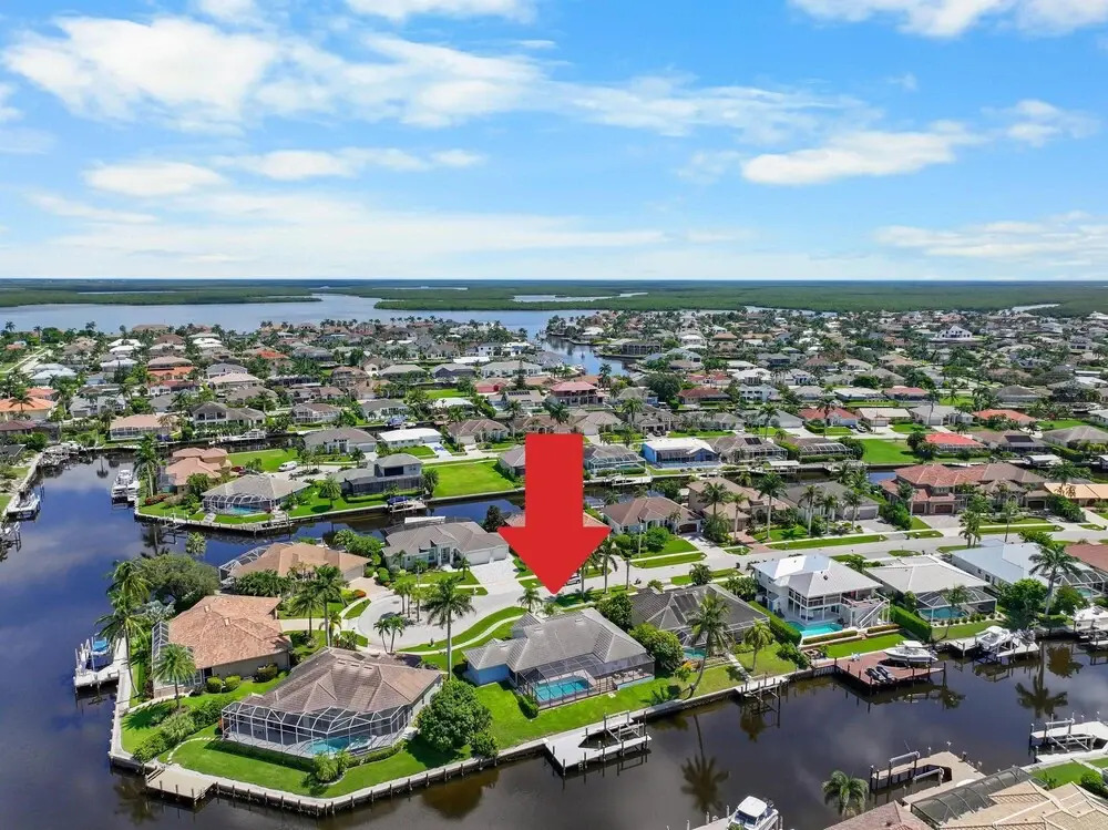Quiet Waterfront Home With Pool, Dock and Bicycles