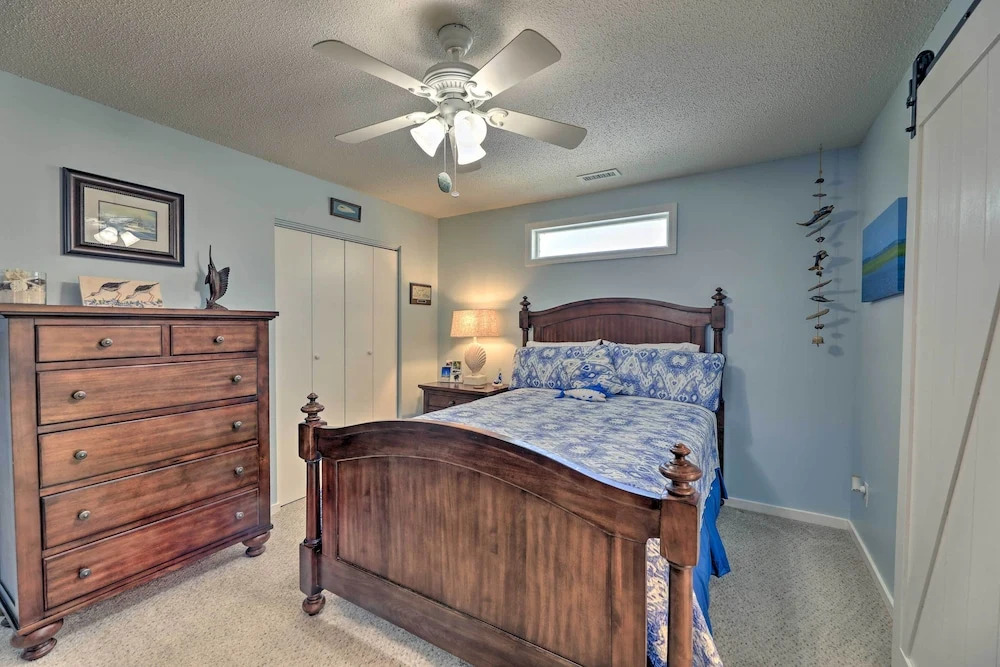 Beaufort Pad w/ Patio: 3 Blocks to Waterfront!