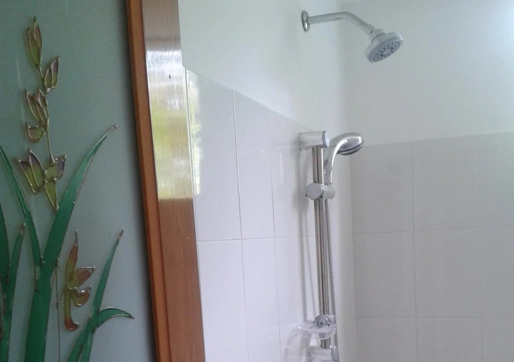 SeaView Paradise Inn