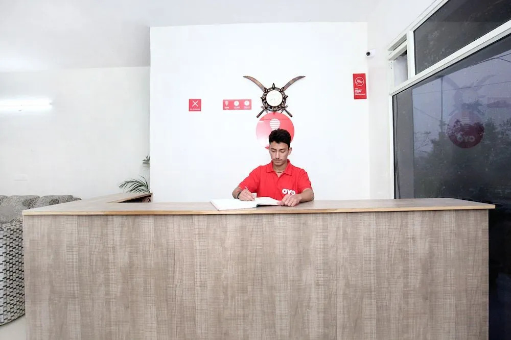 OYO 11369 Hotel Noor Plaza