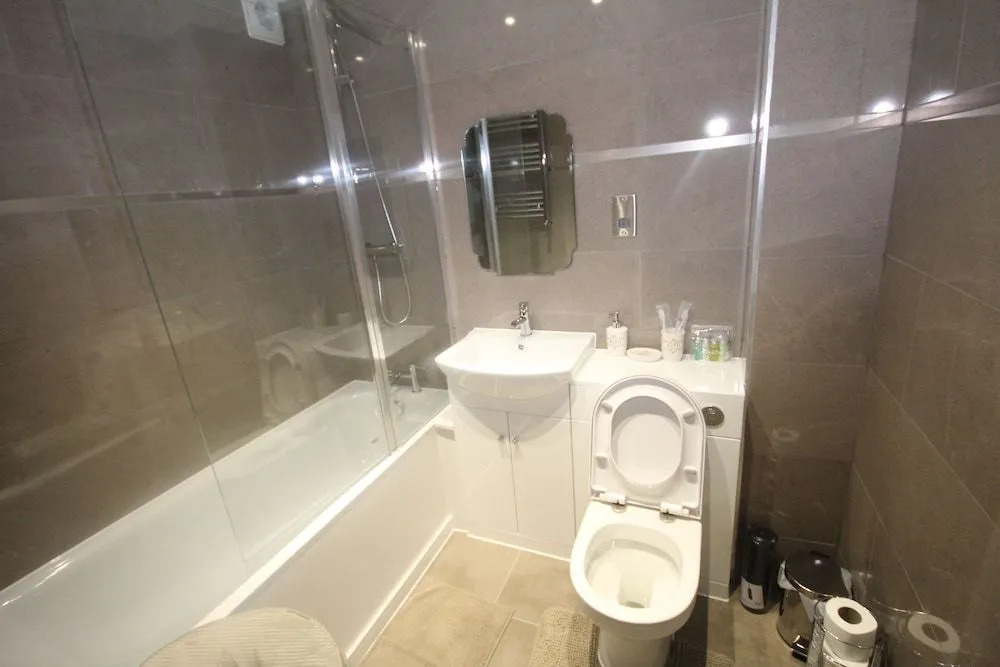 Holden Court Apartments -Apt 4