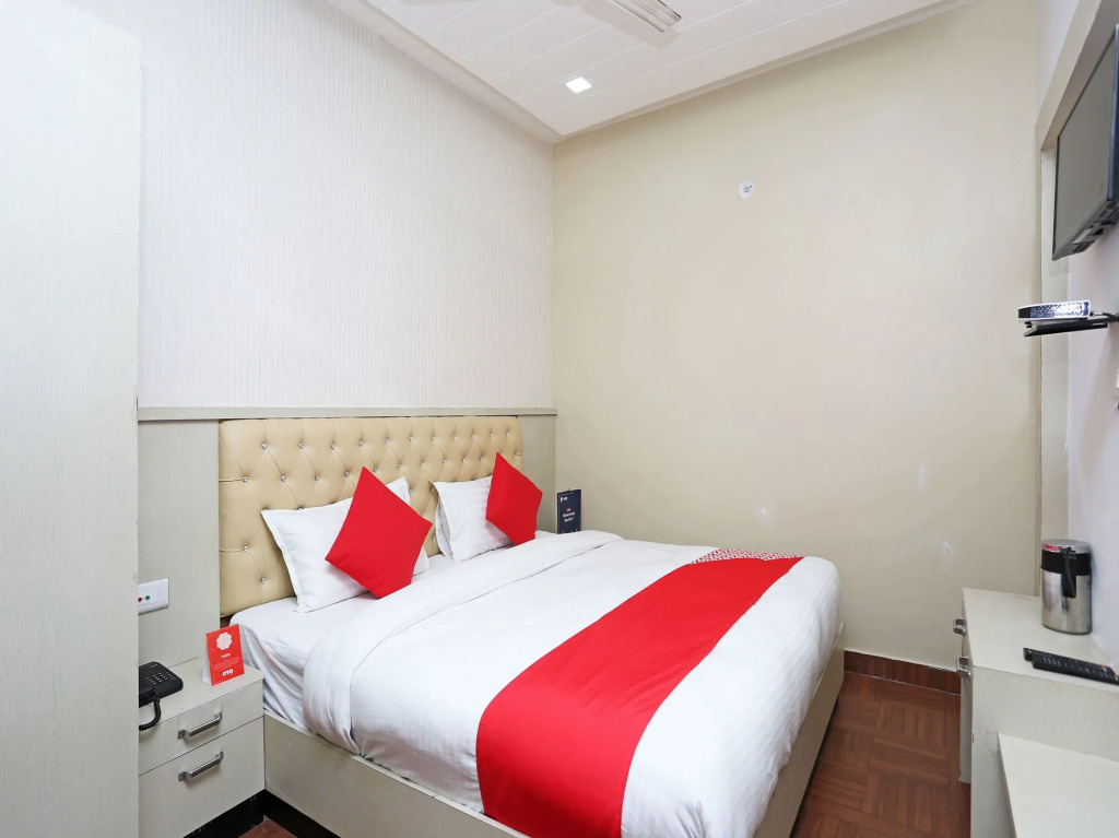 OYO 10536 Hotel Raj Rani